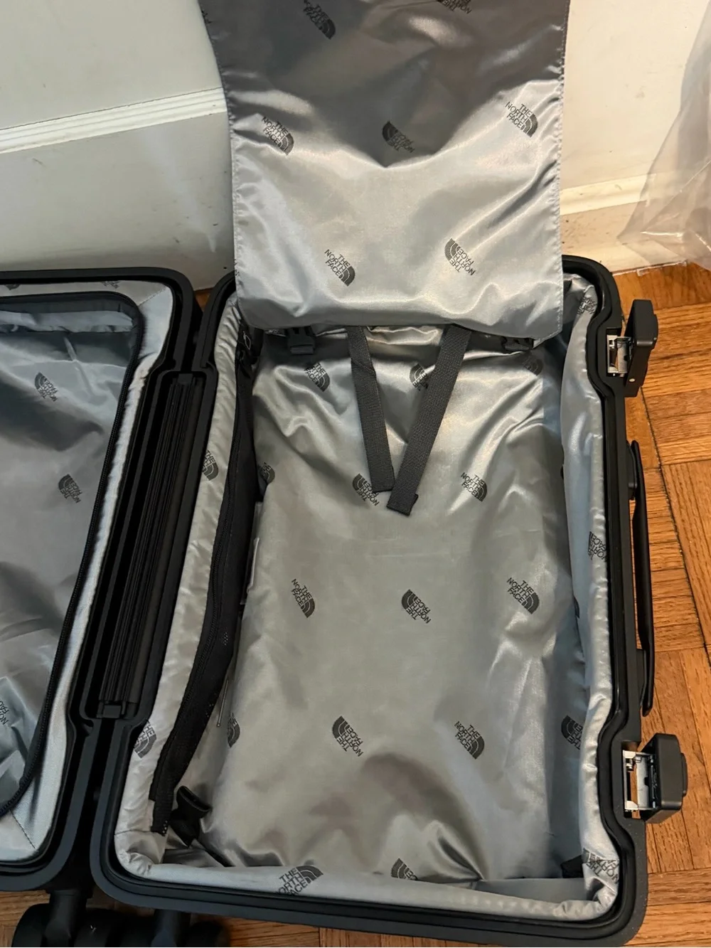 The North Face Black Grid-Panel Carry-On Spinner